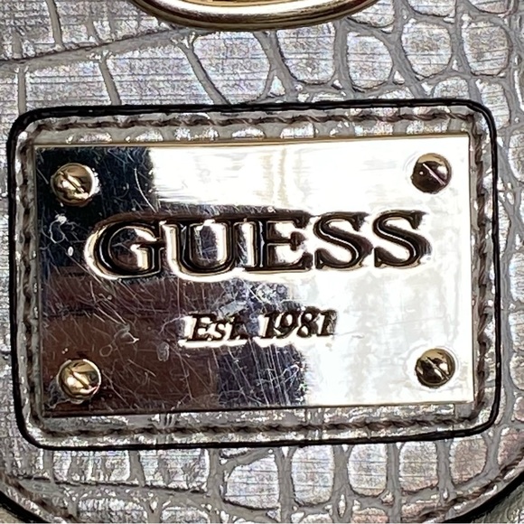 Guess Metallic Silver Shoulder Bag and Pouch Set - Picture 11 of 17
